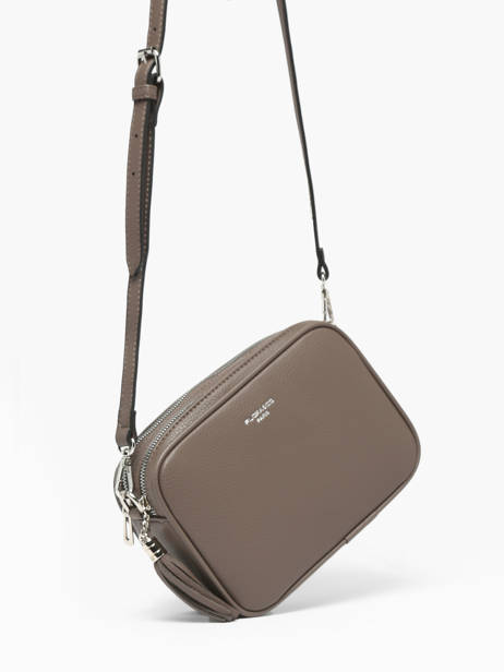 Cross Body Tas Grained Miniprix Bruin grained HOWARD ander zicht 2