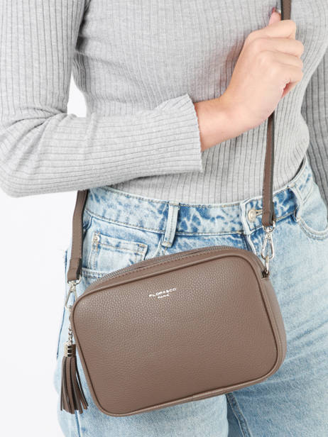 Cross Body Tas Grained Miniprix Bruin grained HOWARD ander zicht 1